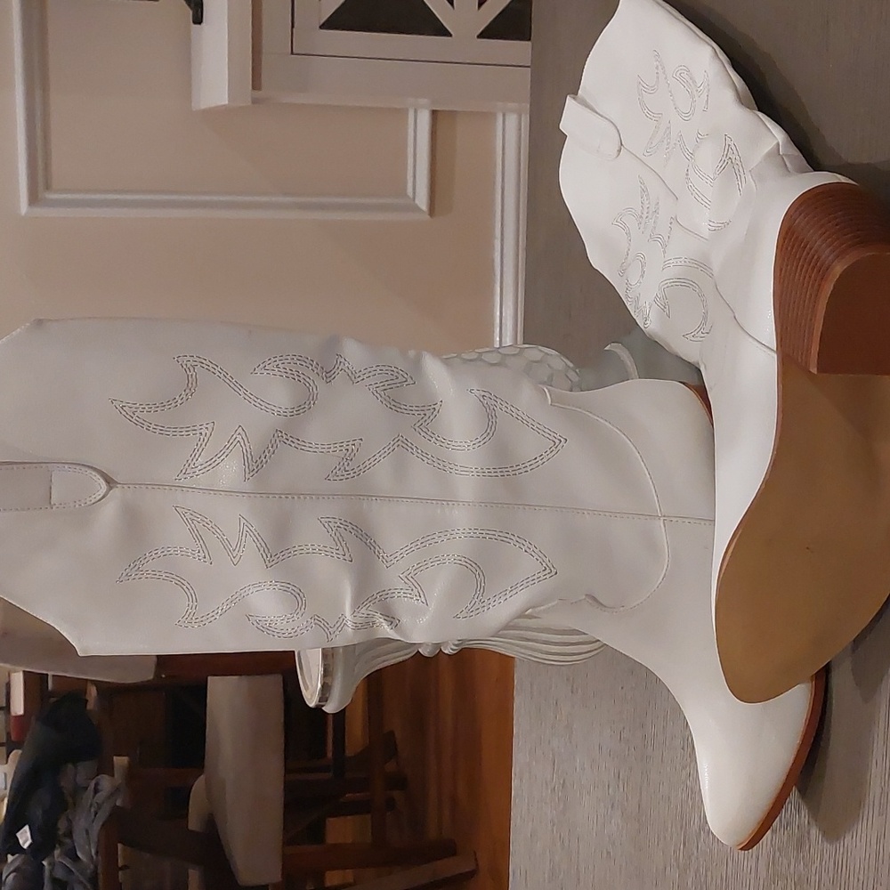 White Cowboy boots size 8
